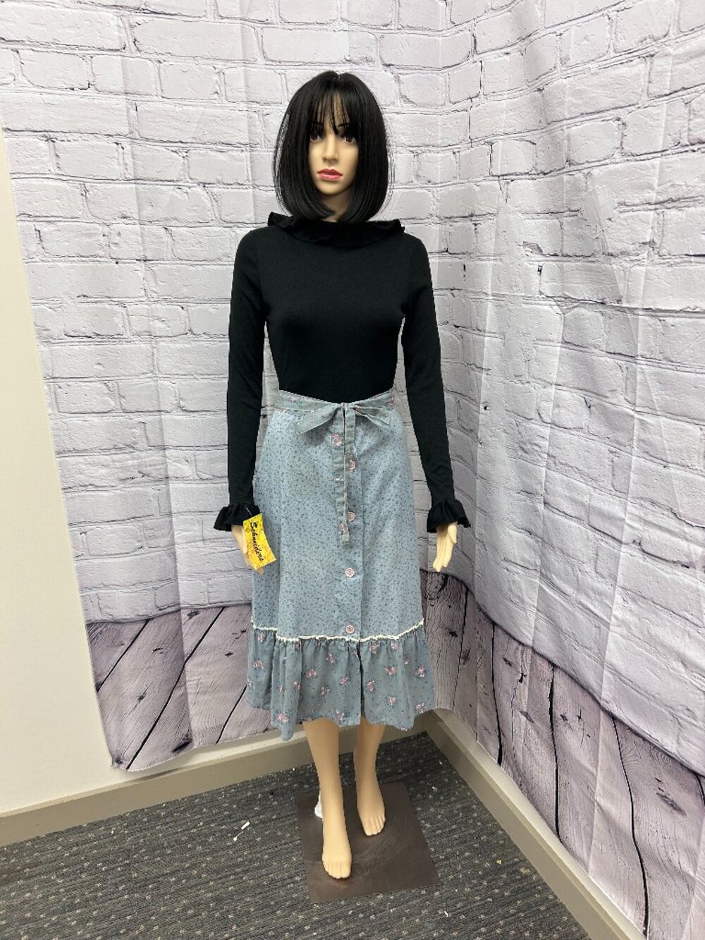Darling Vintage Floral Folk Skirt